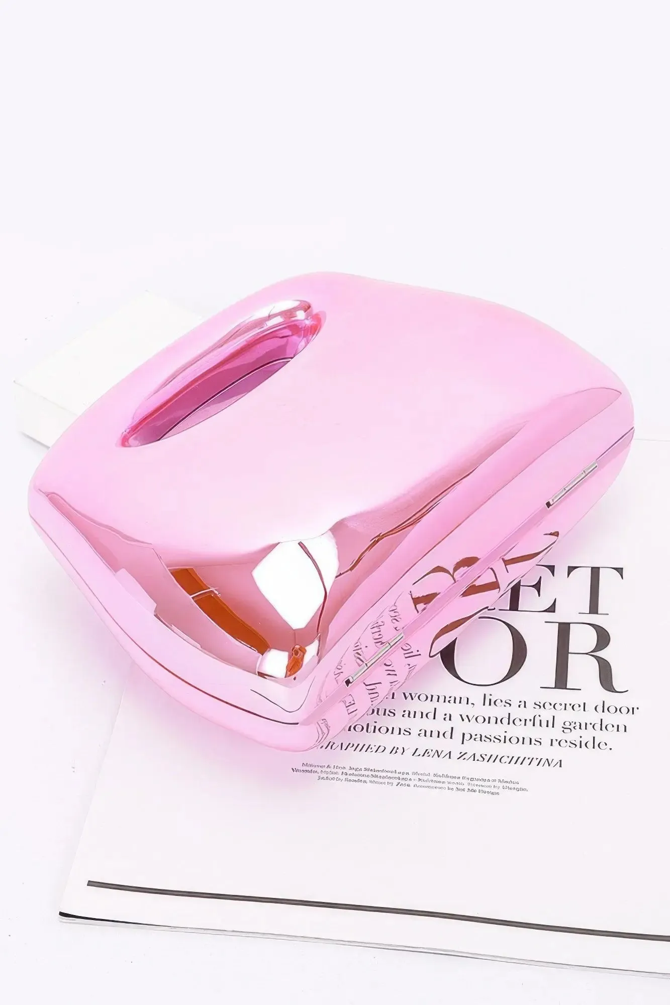Acrylic Case Bag – A Unique Blend of Elegance &amp; Functionality