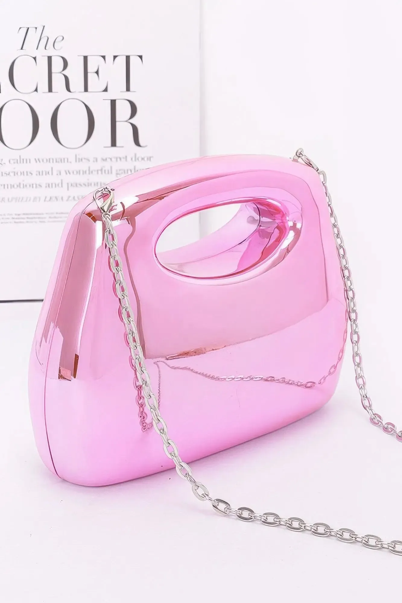 Acrylic Case Bag – A Unique Blend of Elegance &amp; Functionality